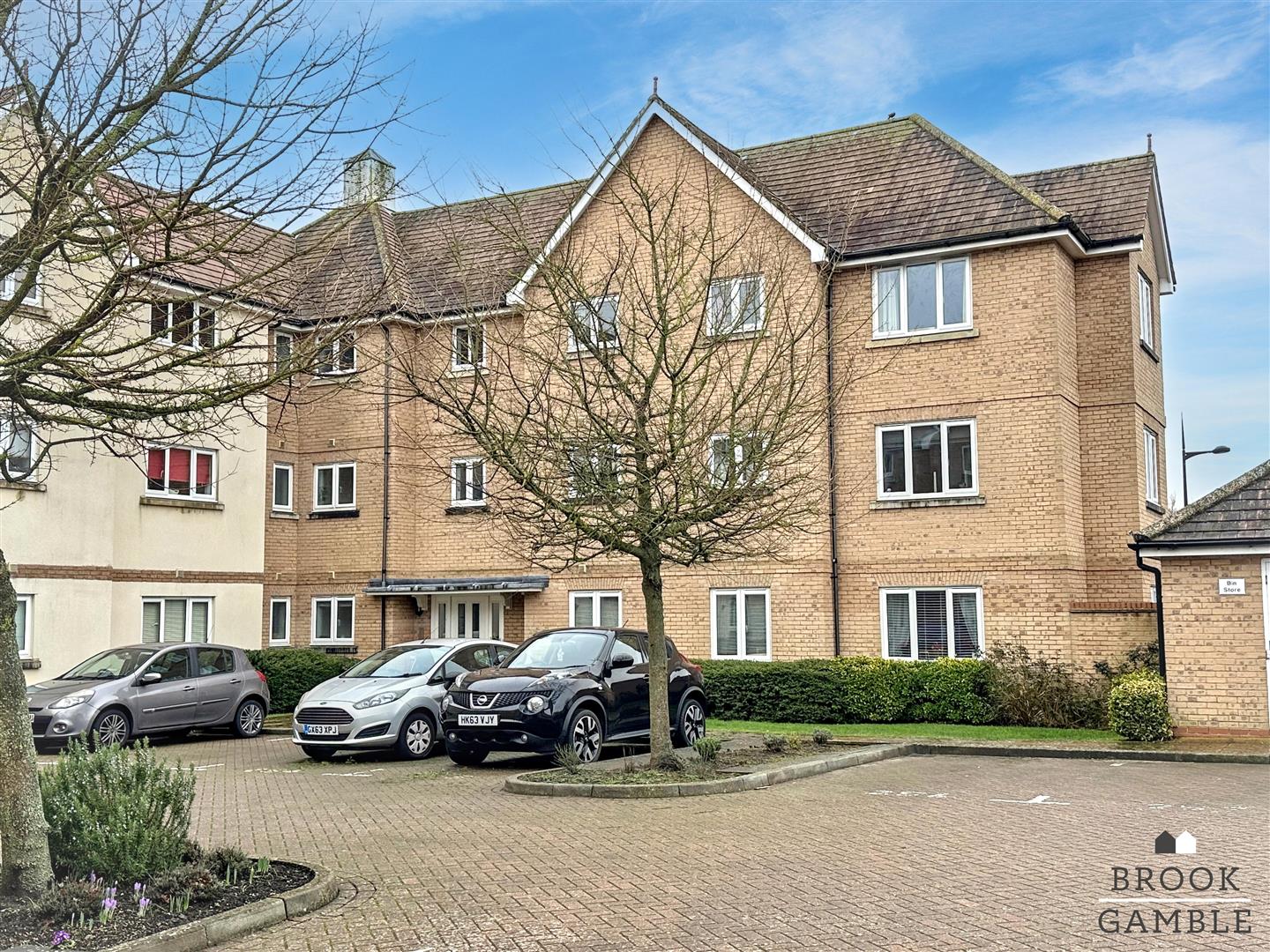 2 Bedroom Flat. Kensington Way in Polegate,  11